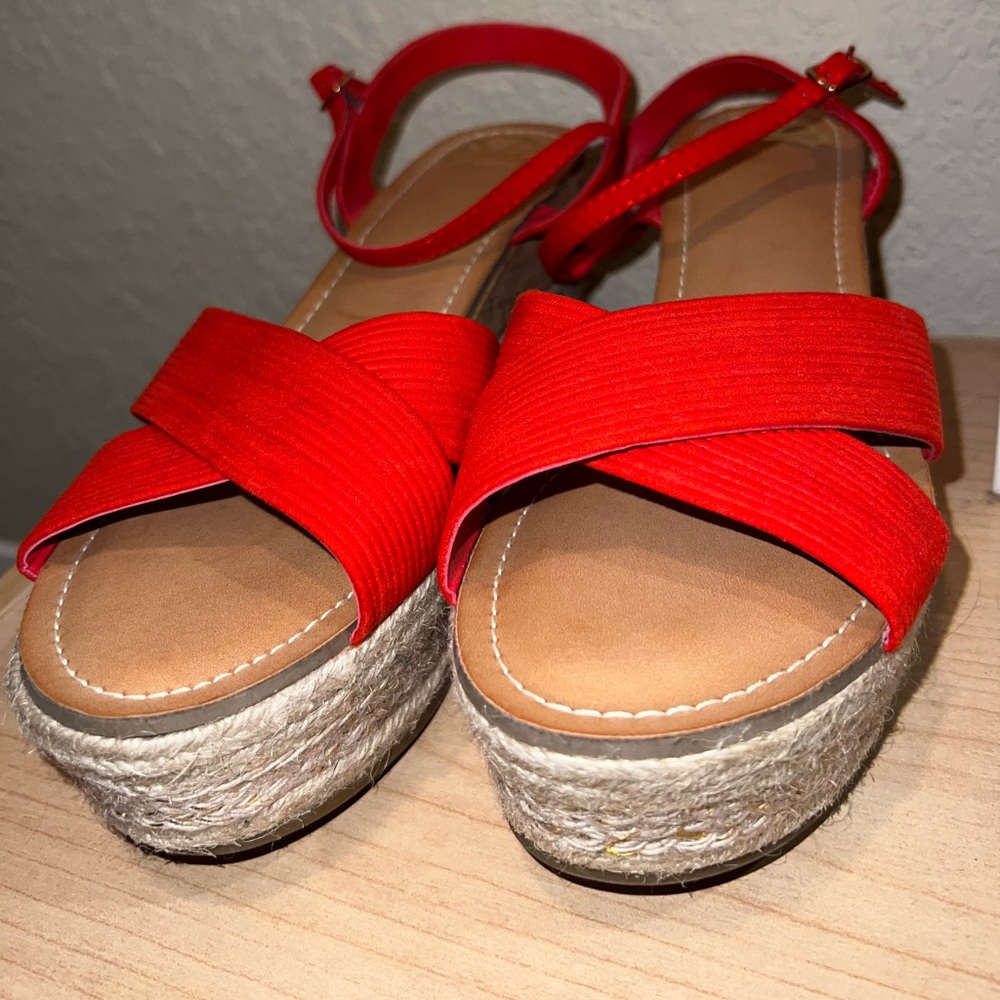 Fergalicious by Fergie Pardy Espadrille Wedge Platform Sandal Dark Coral Size 8